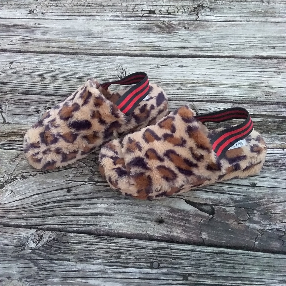 Leopard slippers